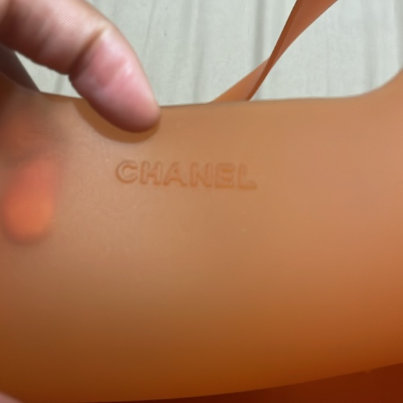 Chanel Jelly Tote - Picture 4 of 9